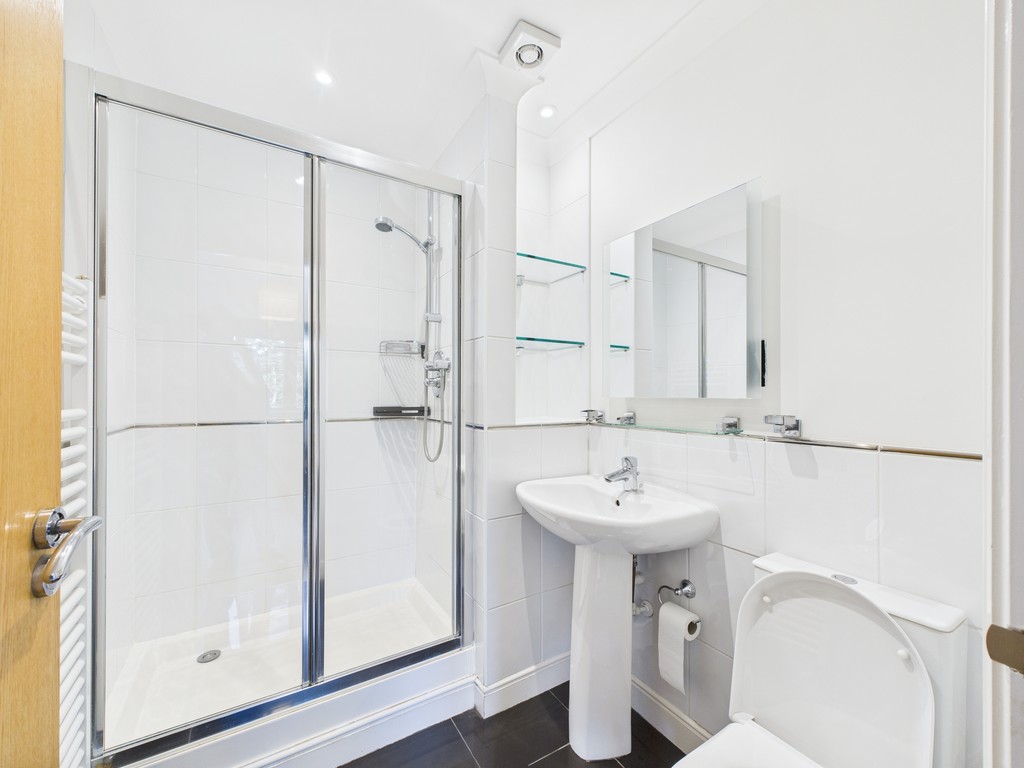 3 bed town house for sale in Kings Gate, Horsham  - Property Image 5