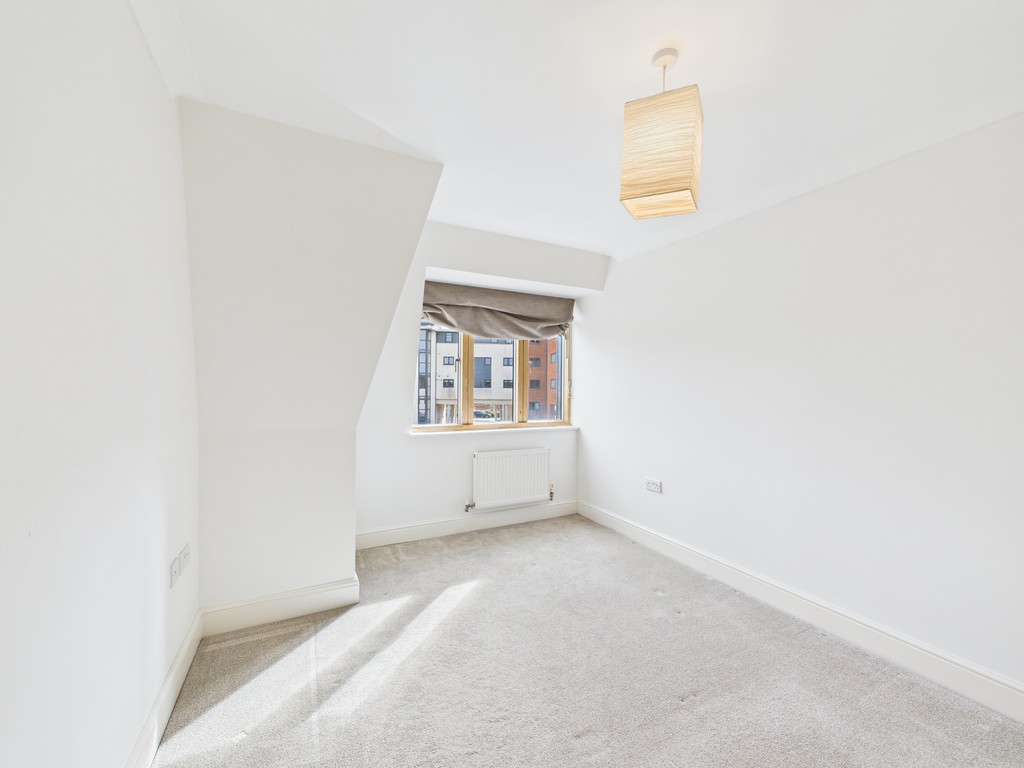 3 bed town house for sale in Kings Gate, Horsham  - Property Image 6