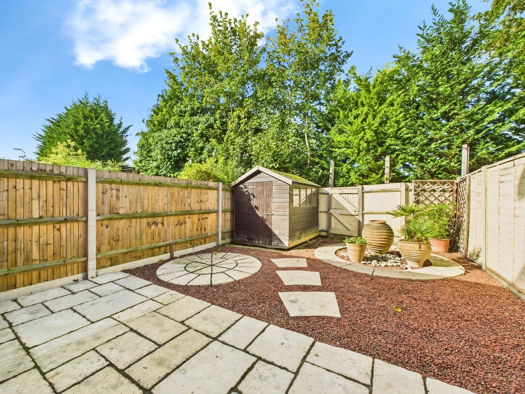 3 bed town house for sale in Kings Gate, Horsham  - Property Image 10