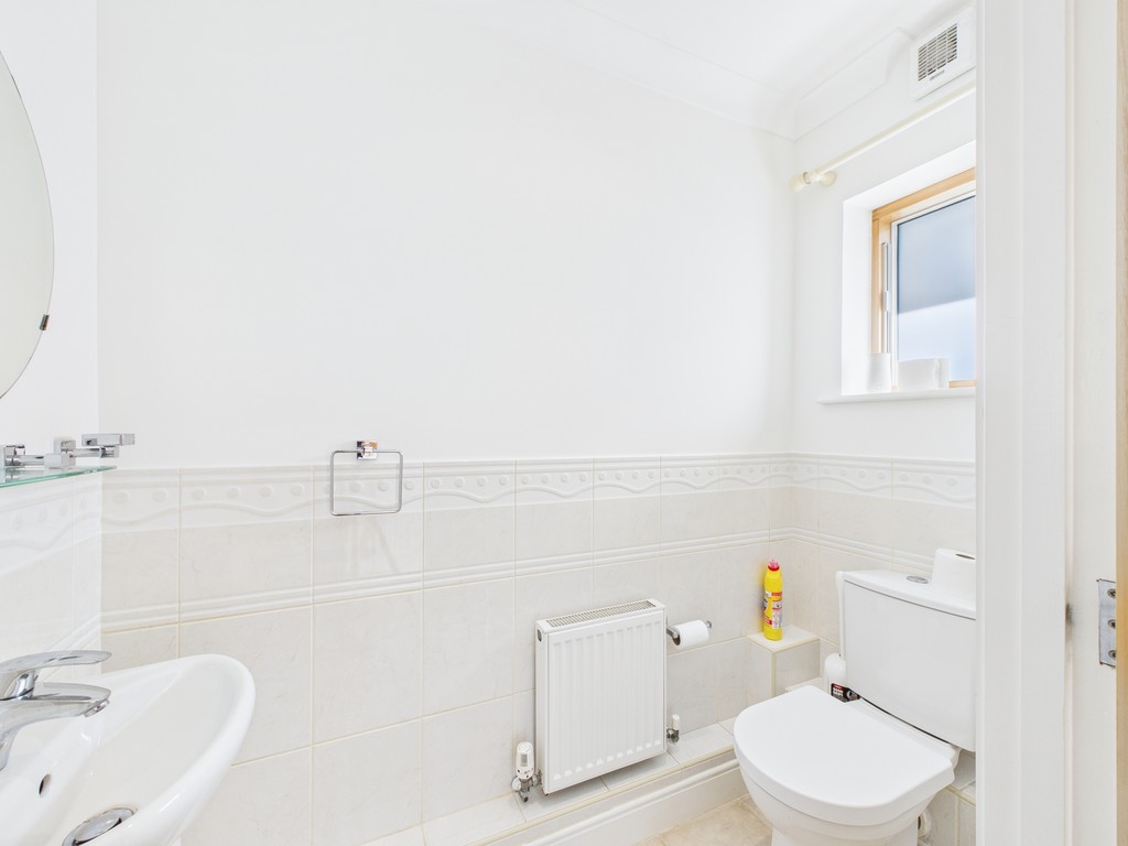 3 bed town house for sale in Kings Gate, Horsham  - Property Image 13