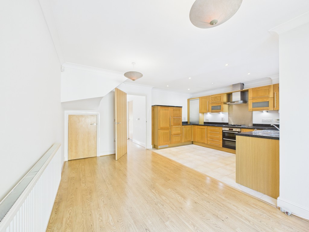 3 bed town house for sale in Kings Gate, Horsham  - Property Image 14