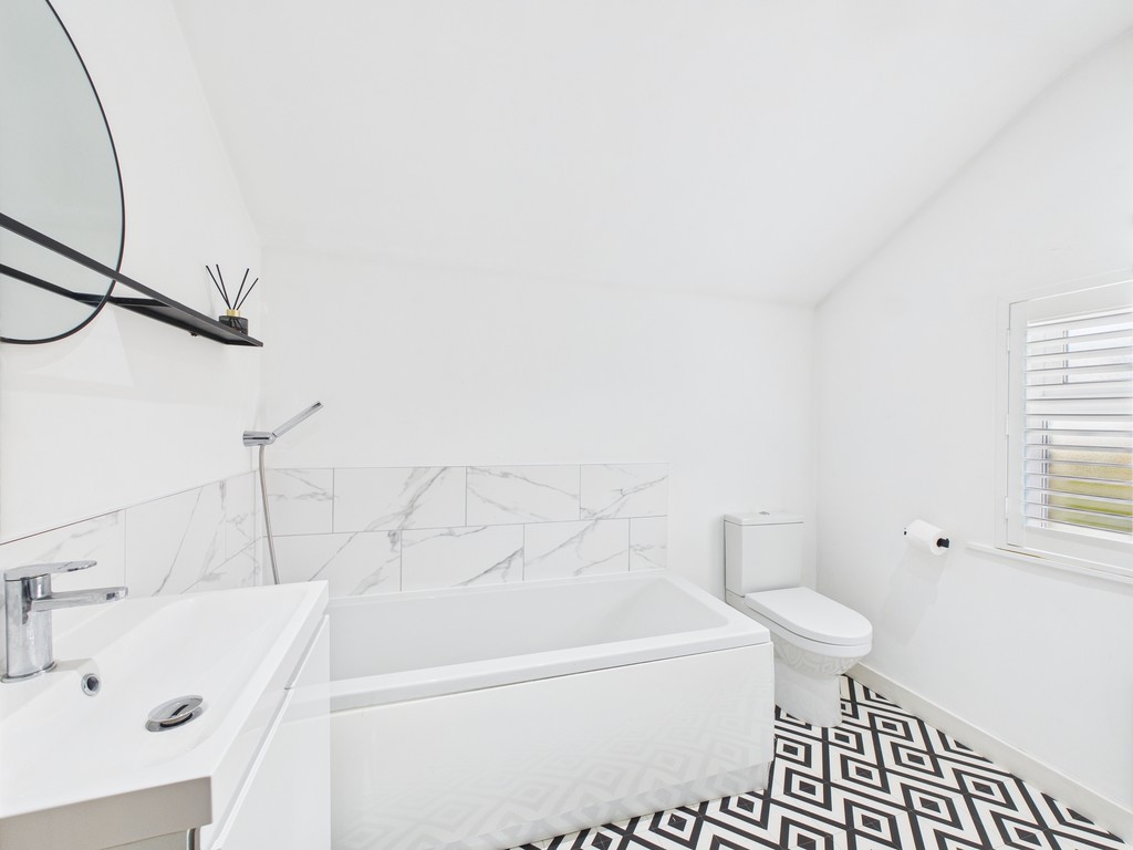 2 bed terraced house to rent in Park Terrace East, Horsham  - Property Image 12