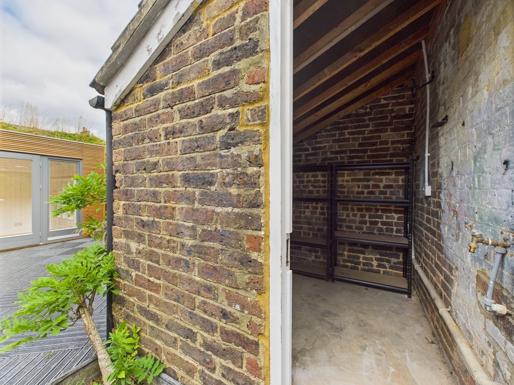 2 bed terraced house to rent in Park Terrace East, Horsham  - Property Image 14