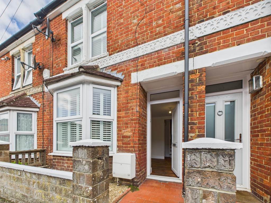 2 bed terraced house to rent in Park Terrace East, Horsham  - Property Image 3