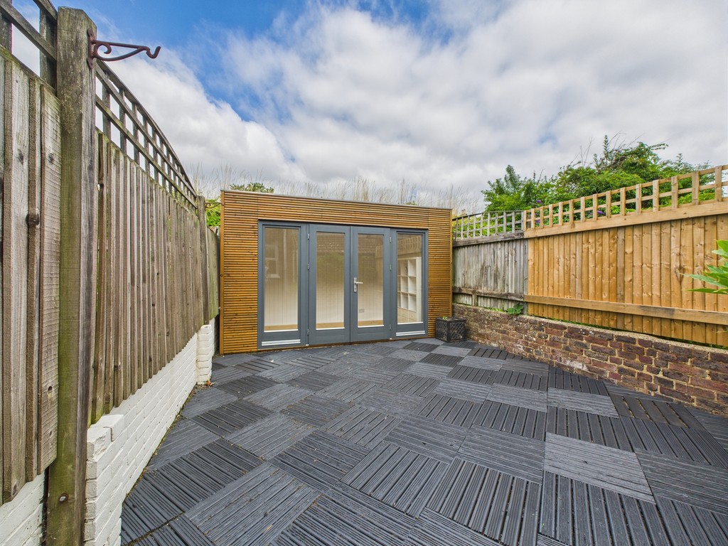 2 bed terraced house to rent in Park Terrace East, Horsham  - Property Image 11
