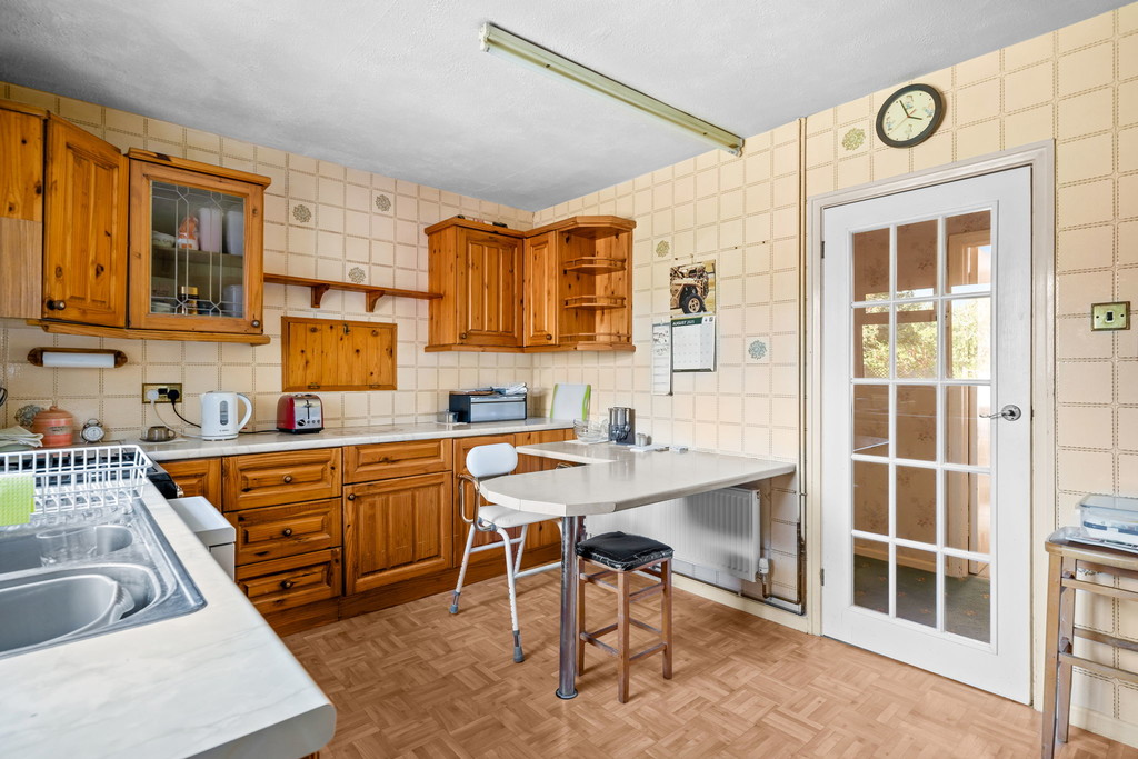 2 bed detached bungalow for sale in Comptons Lane, Horsham  - Property Image 13