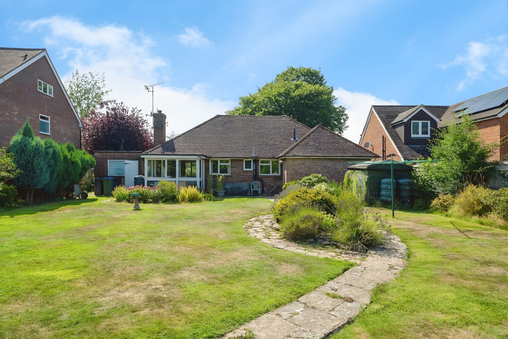 2 bed detached bungalow for sale in Comptons Lane, Horsham  - Property Image 10