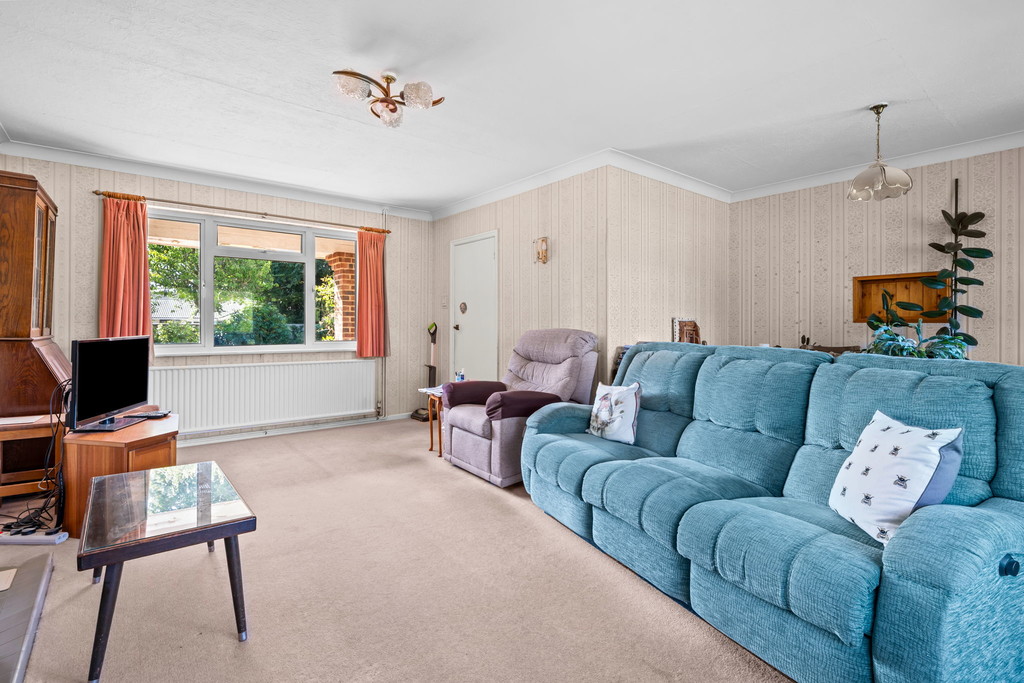 2 bed detached bungalow for sale in Comptons Lane, Horsham  - Property Image 4