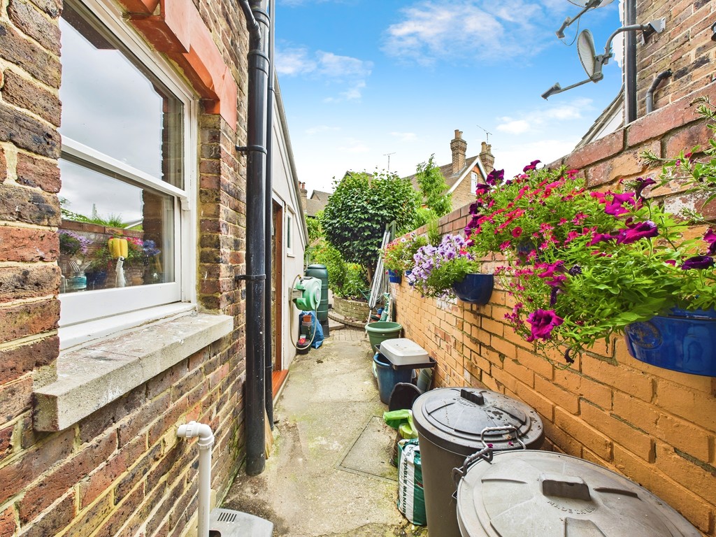 3 bed terraced house for sale in Denne Road, Horsham  - Property Image 18
