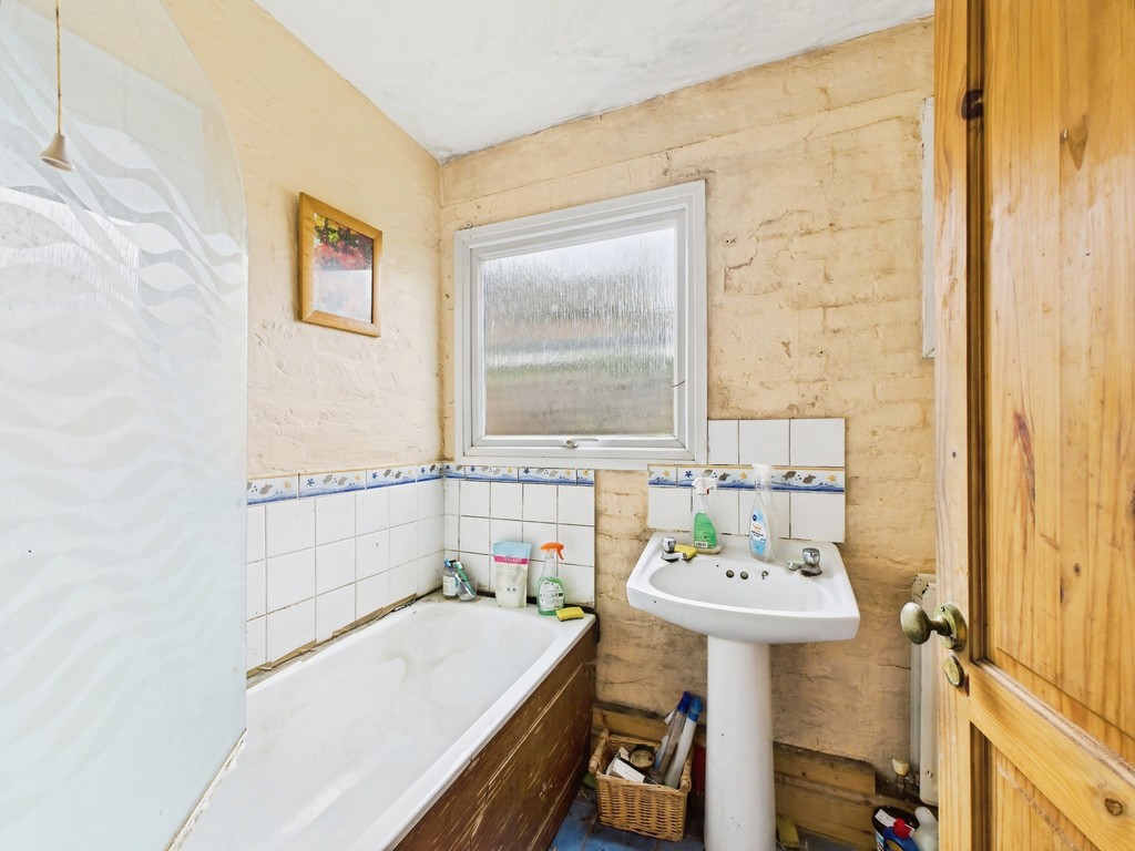 3 bed semi-detached house for sale in Billingshurst Road, Broadbridge Heath  - Property Image 8
