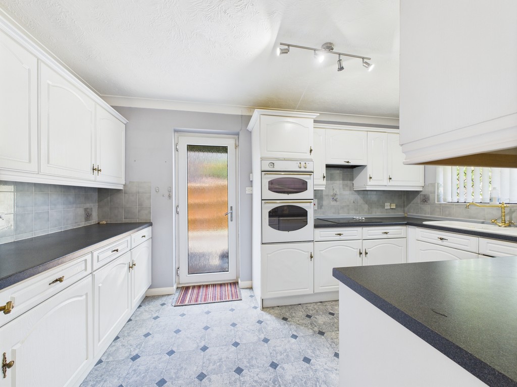 2 bed detached bungalow for sale in Church Lane, Partridge Green  - Property Image 13