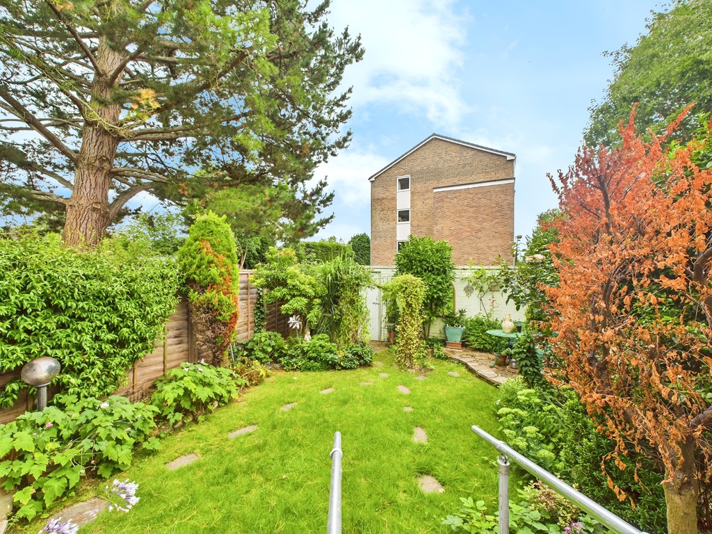 3 bed semi-detached house for sale in White Hart Court, North Parade, Horsham  - Property Image 10