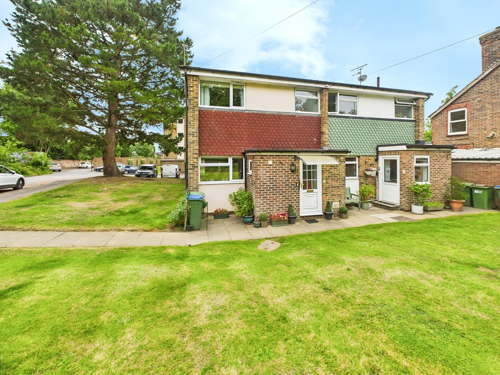 3 bed semi-detached house for sale in White Hart Court, North Parade, Horsham