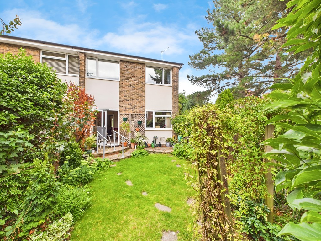 3 bed semi-detached house for sale in White Hart Court, North Parade, Horsham  - Property Image 9