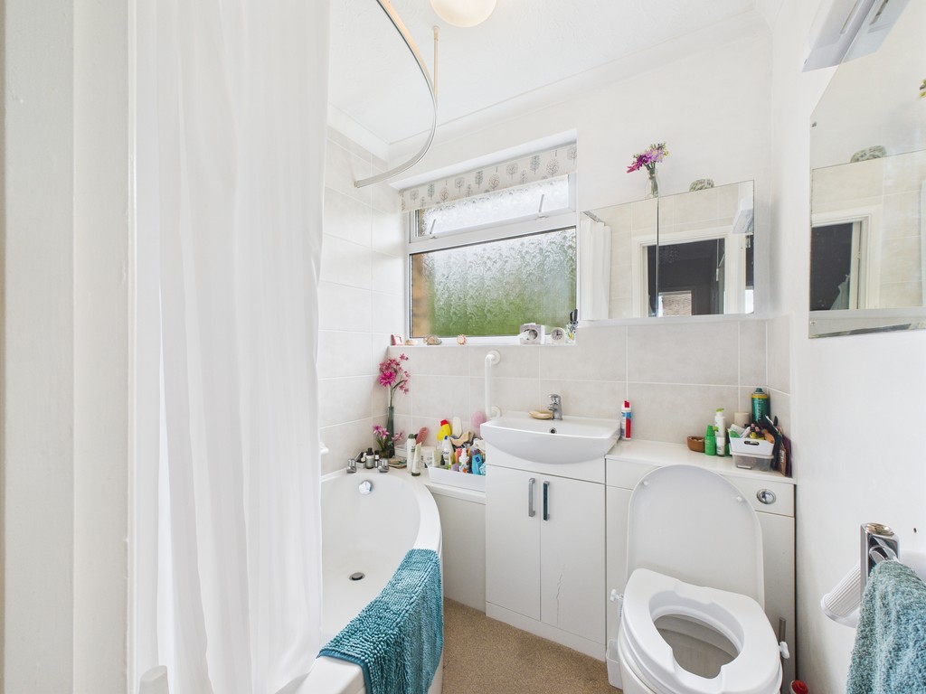 3 bed semi-detached house for sale in White Hart Court, North Parade, Horsham  - Property Image 7