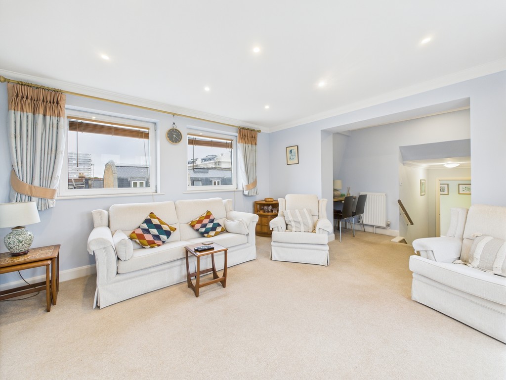 3 bed apartment to rent in Warnes, Steyne Gardens, Worthing  - Property Image 14