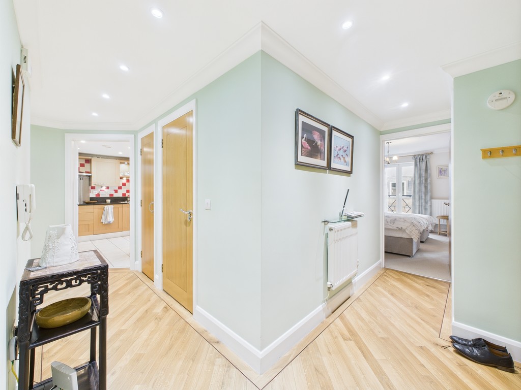 3 bed apartment to rent in Warnes, Steyne Gardens, Worthing  - Property Image 11