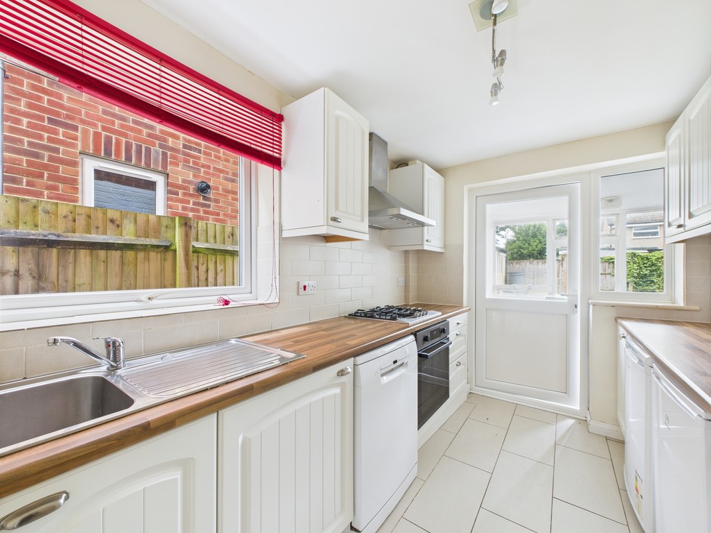3 bed terraced house to rent in Beech Road, Horsham  - Property Image 2