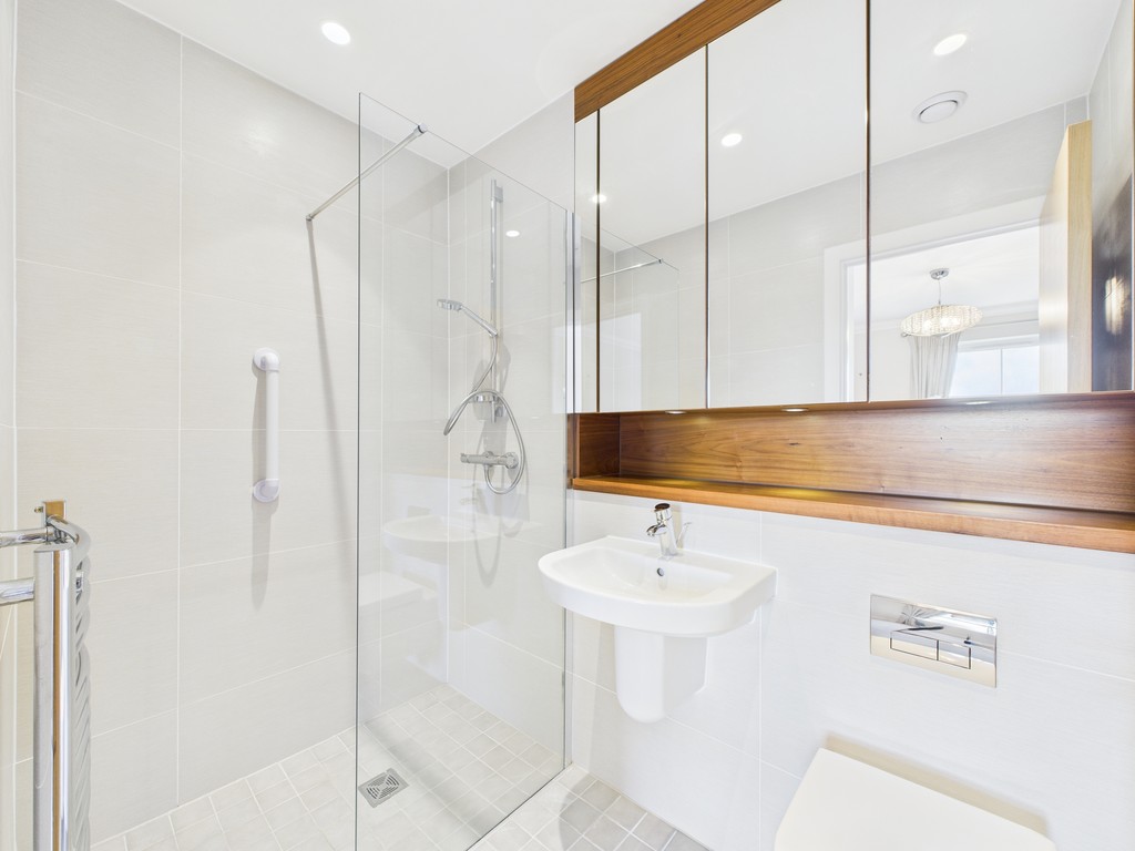 2 bed for sale in Durrants Drive, Faygate  - Property Image 5