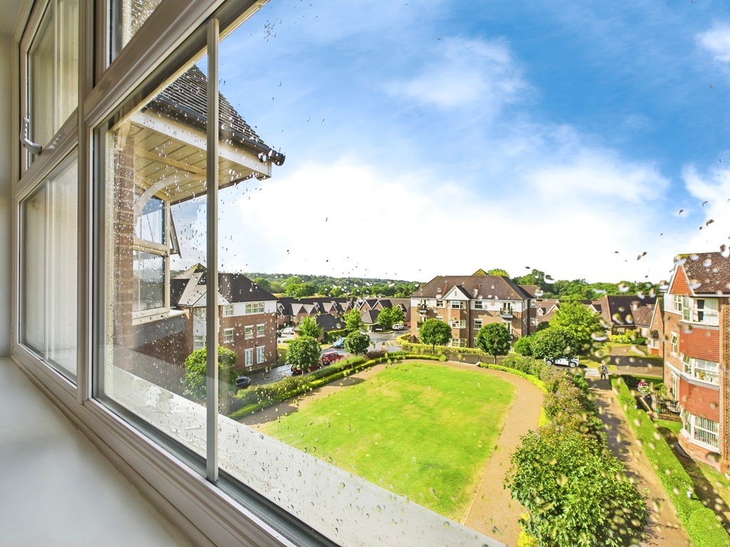 2 bed for sale in Durrants Drive, Faygate  - Property Image 15