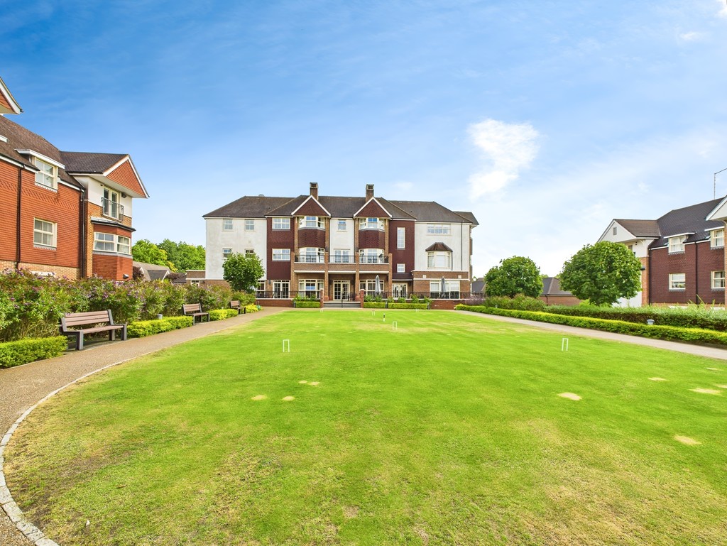 2 bed for sale in Durrants Drive, Faygate  - Property Image 10