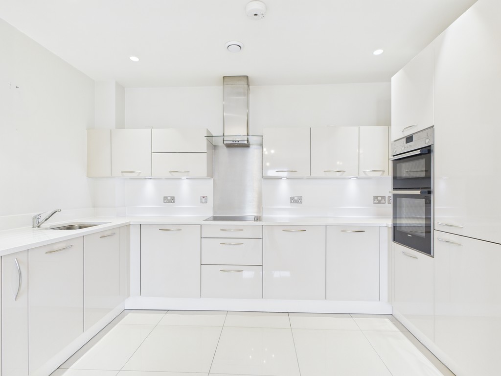 2 bed for sale in Durrants Drive, Faygate  - Property Image 3