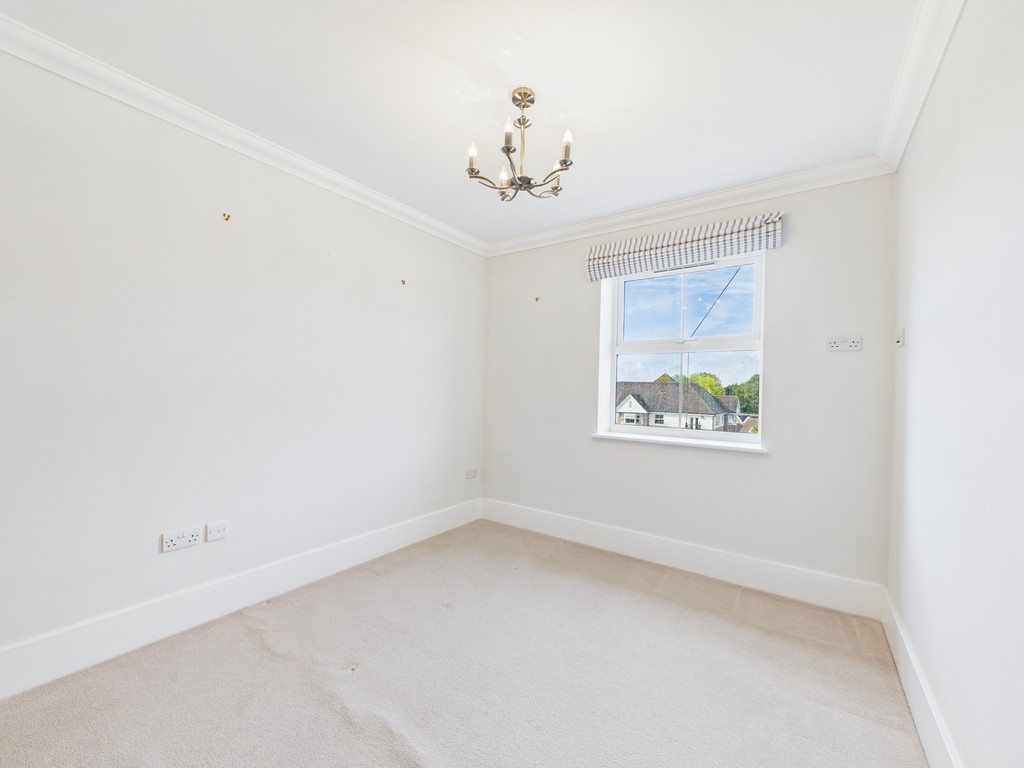 2 bed for sale in Durrants Drive, Faygate  - Property Image 6