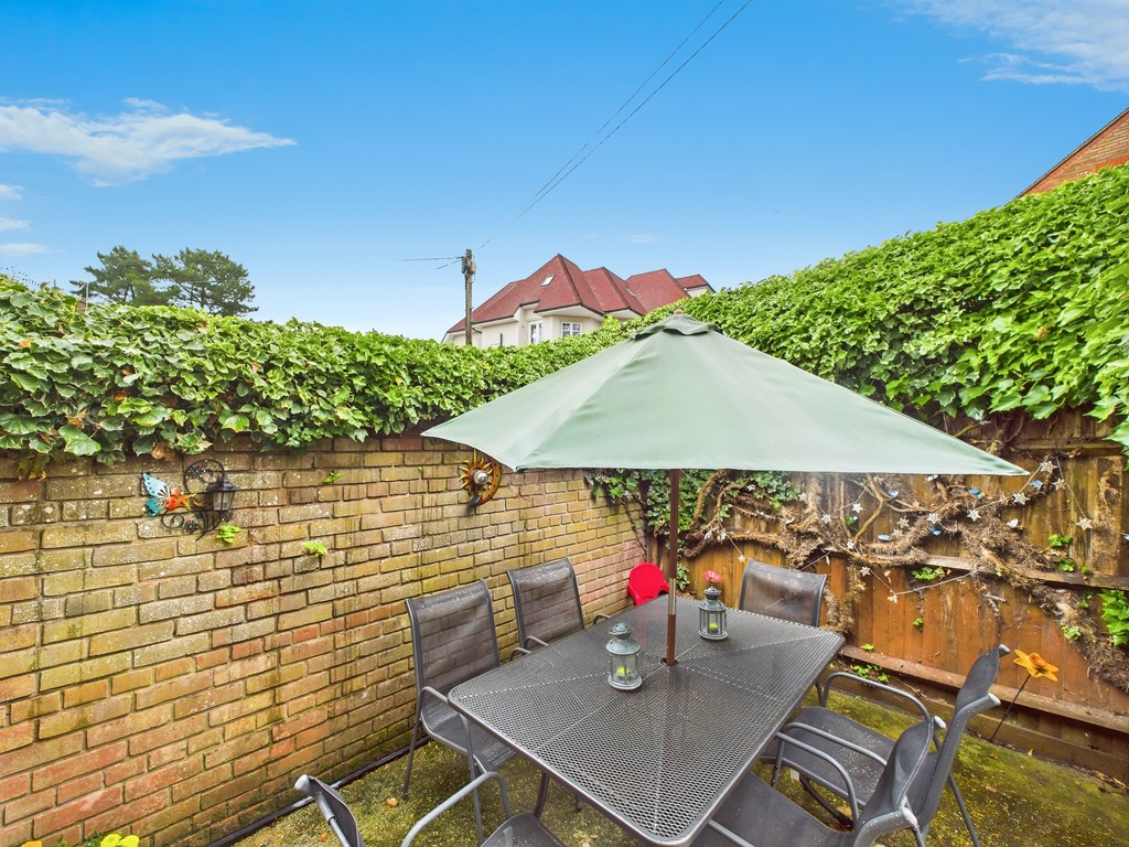 1 bed for sale in North Parade, Horsham  - Property Image 6