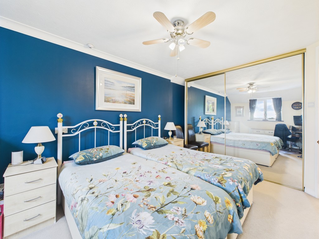 1 bed for sale in North Parade, Horsham  - Property Image 4