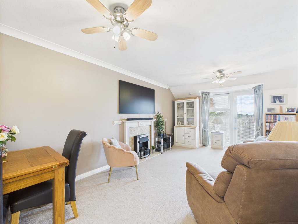1 bed for sale in North Parade, Horsham  - Property Image 2