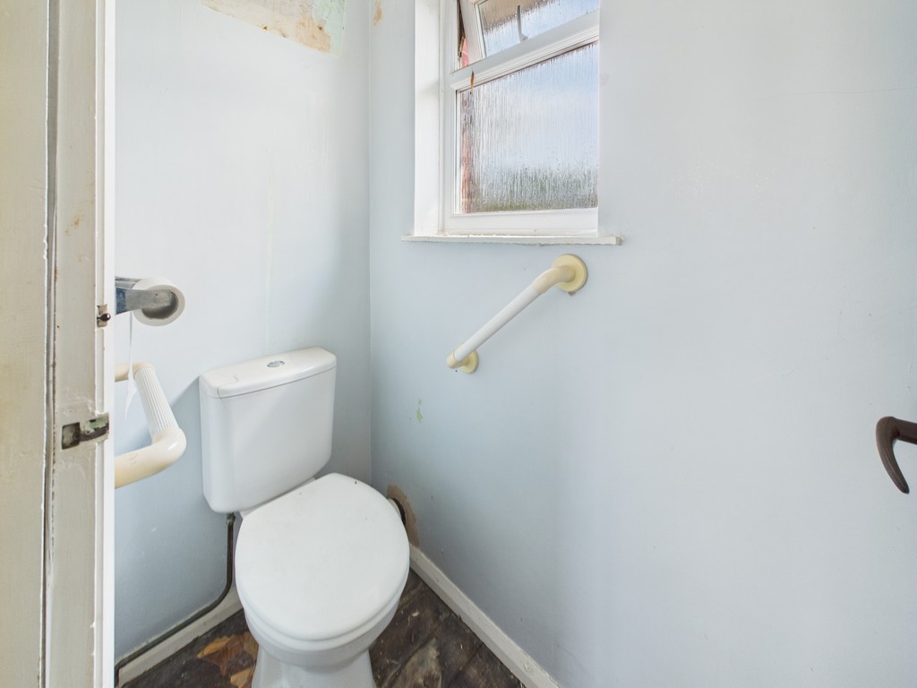 3 bed semi-detached house for sale in Longfield Road, Horsham  - Property Image 15