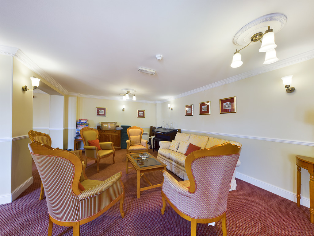 2 bed ground floor flat for sale in Kings Road, Horsham  - Property Image 17