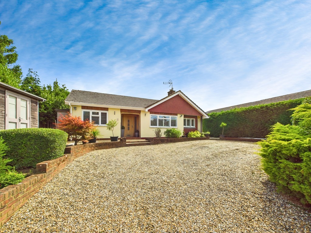4 bed detached bungalow for sale in Lime Kiln Road, Mannings Heath