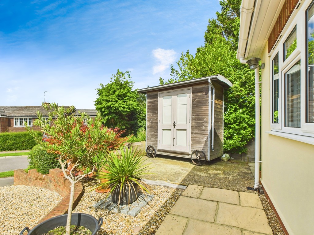 4 bed detached bungalow for sale in Lime Kiln Road, Mannings Heath  - Property Image 21