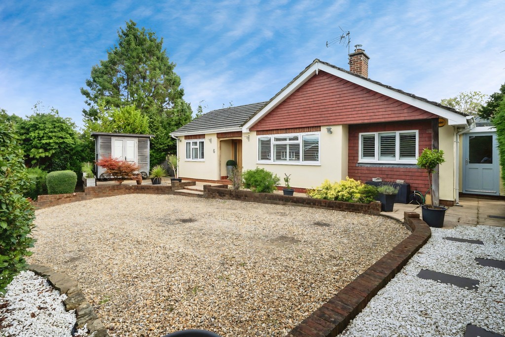 4 bed detached bungalow for sale in Lime Kiln Road, Mannings Heath  - Property Image 12