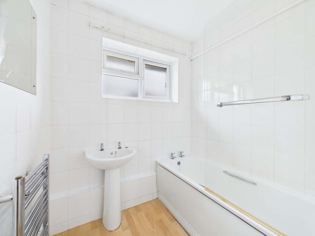 2 bed maisonette to rent in Embassy Court, Sydney Road, RH16  - Property Image 7