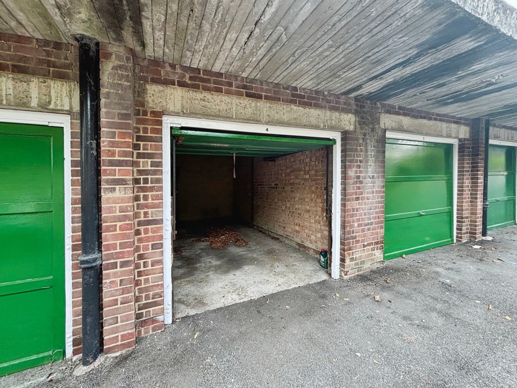 2 bed maisonette to rent in Embassy Court, Sydney Road, RH16  - Property Image 11
