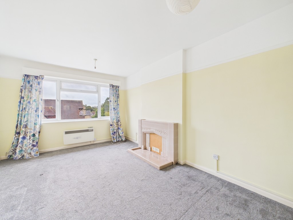 2 bed maisonette to rent in Embassy Court, Sydney Road, RH16  - Property Image 3