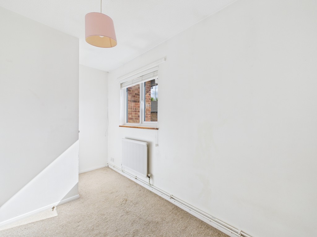 2 bed end of terrace house to rent in Shandys Close, Horsham  - Property Image 10
