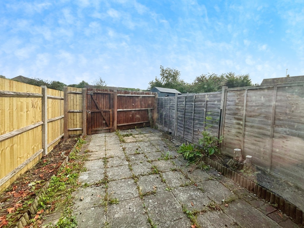 2 bed end of terrace house to rent in Shandys Close, Horsham  - Property Image 13