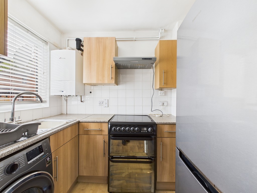 2 bed end of terrace house to rent in Shandys Close, Horsham  - Property Image 4