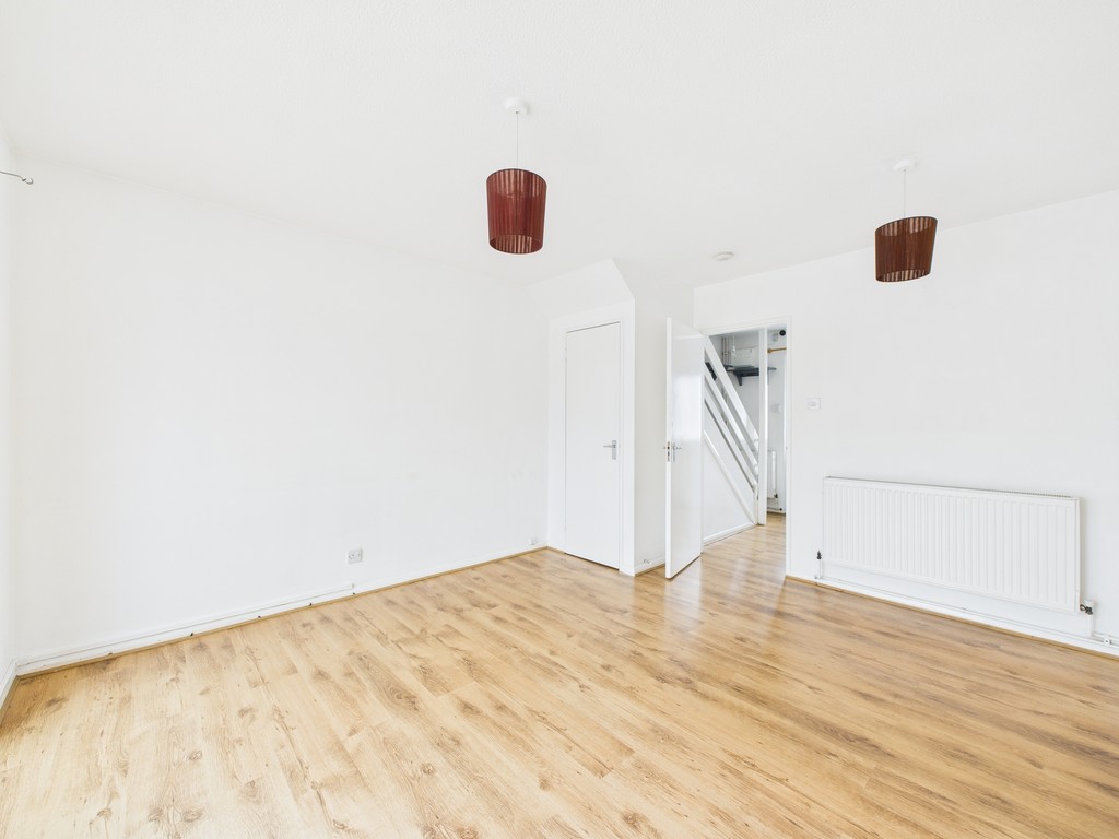 2 bed end of terrace house to rent in Shandys Close, Horsham  - Property Image 5