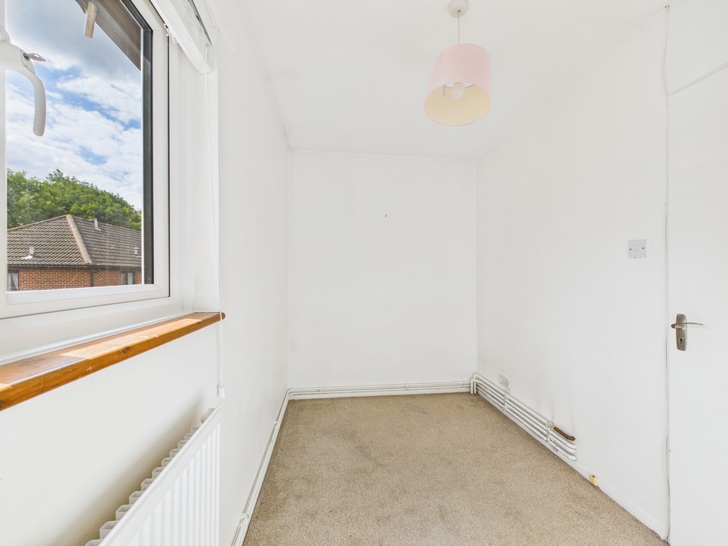 2 bed end of terrace house to rent in Shandys Close, Horsham  - Property Image 9