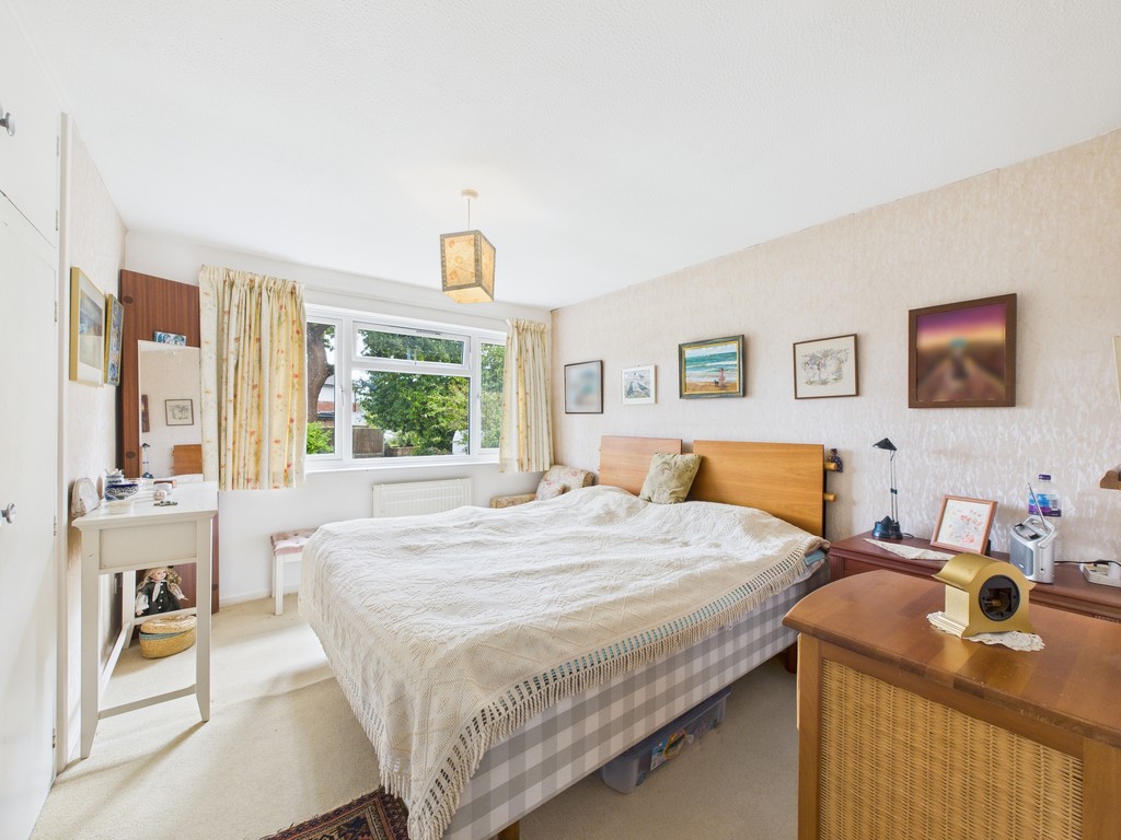 4 bed link detached house for sale in Stirling Way, Horsham  - Property Image 9