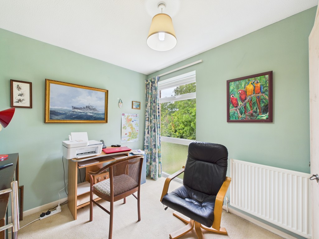 4 bed link detached house for sale in Stirling Way, Horsham  - Property Image 13