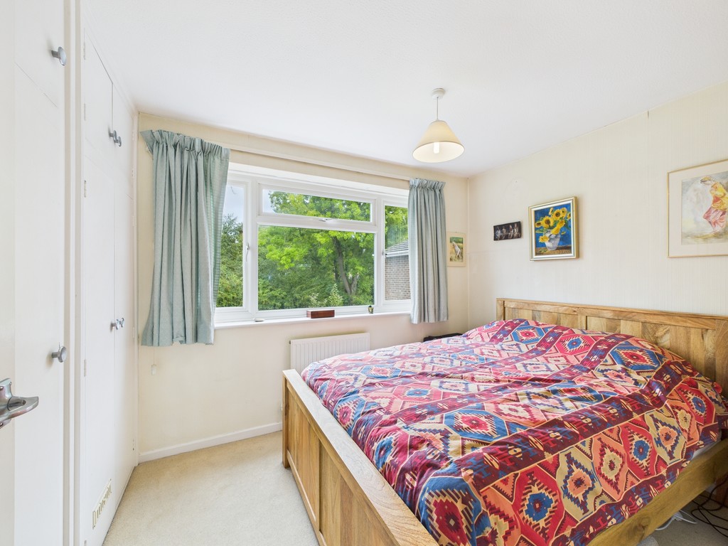 4 bed link detached house for sale in Stirling Way, Horsham  - Property Image 12