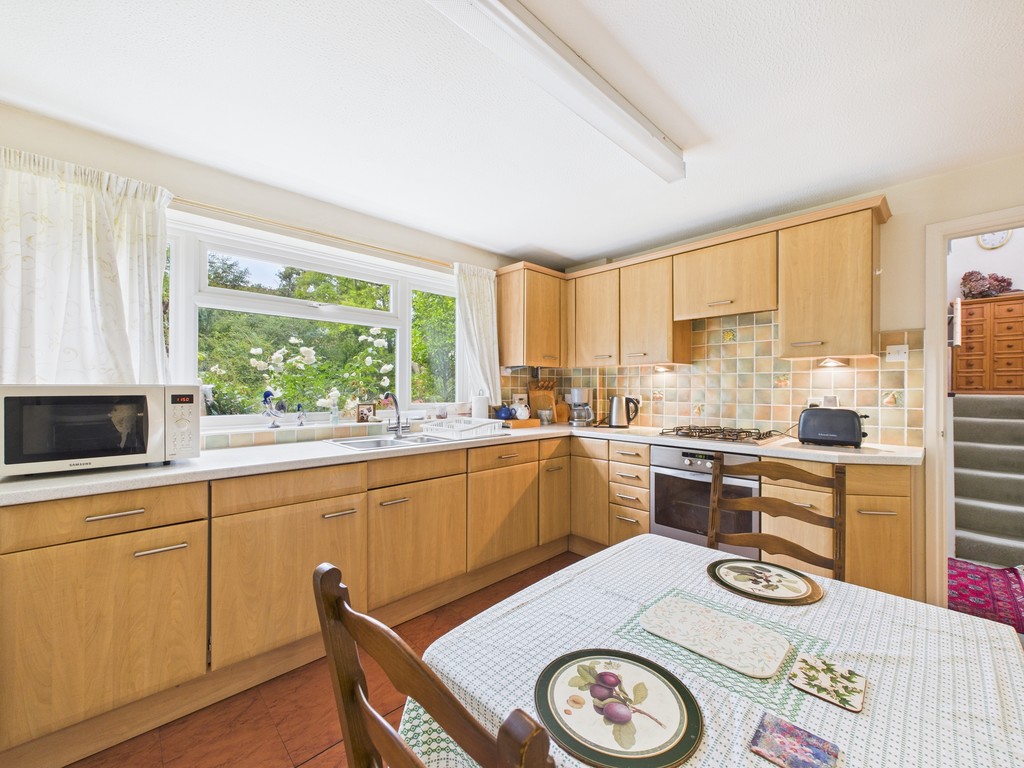 4 bed link detached house for sale in Stirling Way, Horsham  - Property Image 6