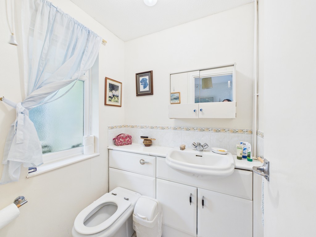 4 bed link detached house for sale in Stirling Way, Horsham  - Property Image 11