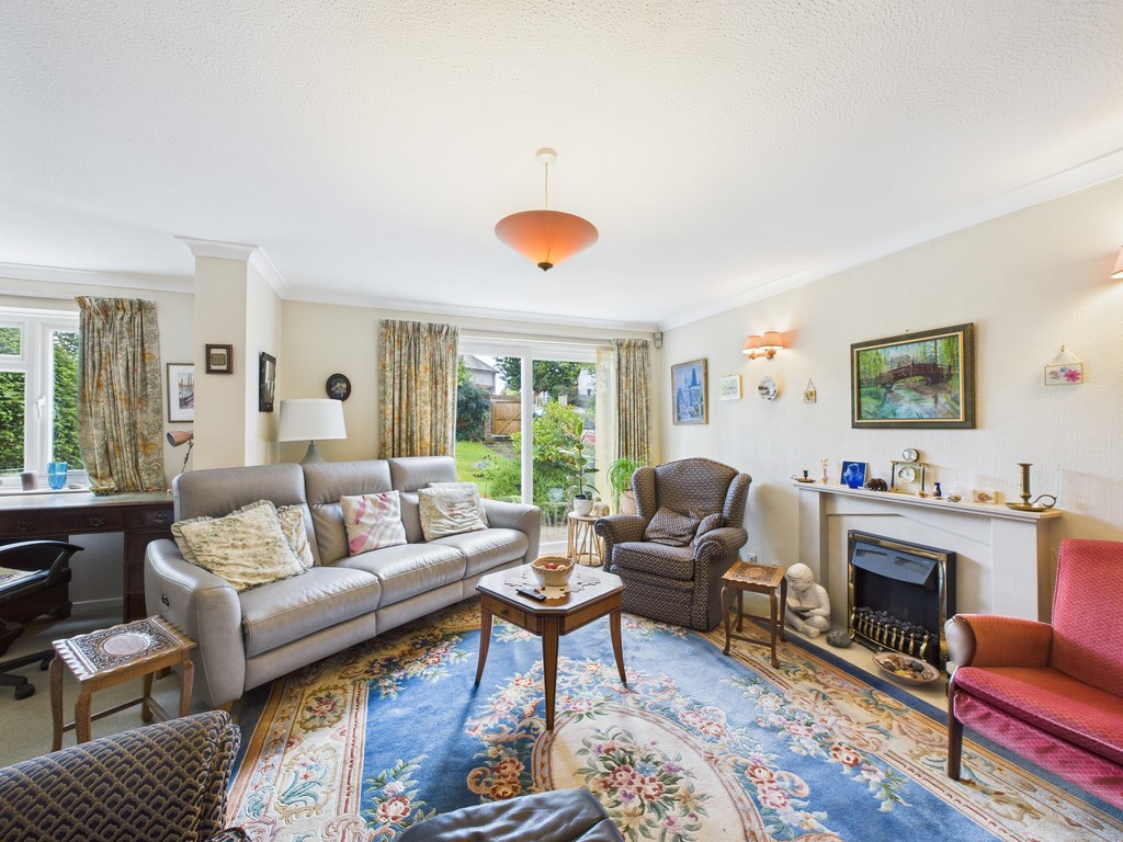 4 bed link detached house for sale in Stirling Way, Horsham  - Property Image 4