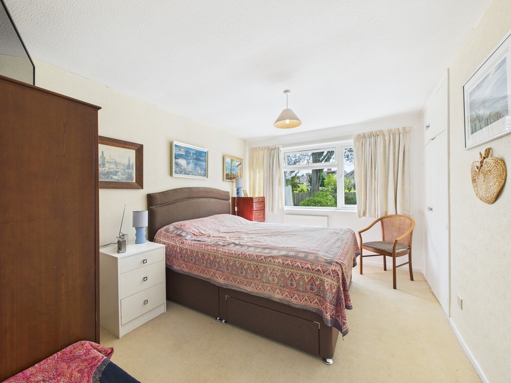 4 bed link detached house for sale in Stirling Way, Horsham  - Property Image 14